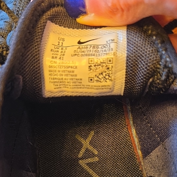 Nike Air Max 270 Black and White Sneakers Size 11 Used But Good Condition - Picture 3 of 10